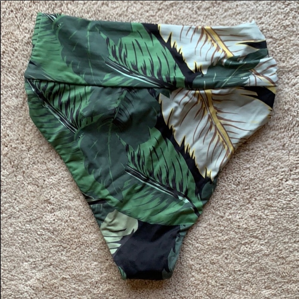 Beach Riot Bikini Bottom - Picture 3 of 4
